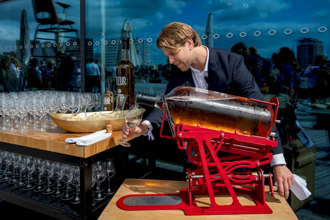 Single Pivot vs Dual Pivot Wine Cradles for Large Bottles